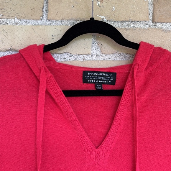Banana Republic Cashmere Coral Hooded Sweater - Picture 2 of 4